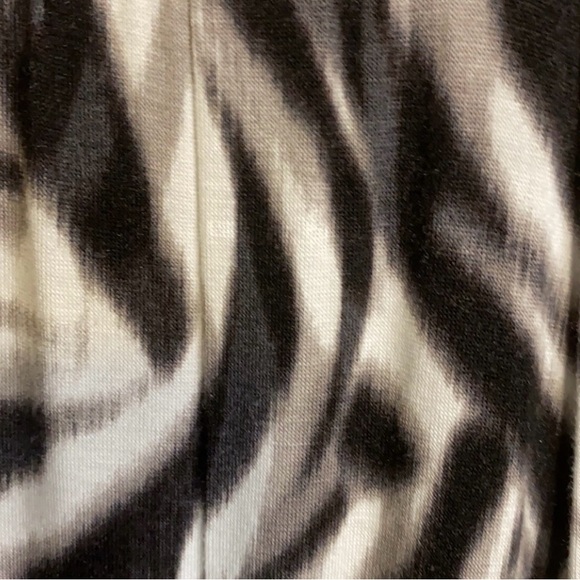 Jennifer Lopez Into the Wild Moody Zebra Maxi - Picture 7 of 12
